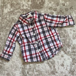 Plaid long-sleeved button-down